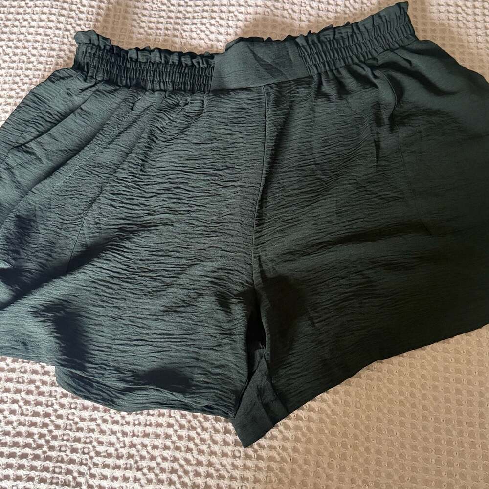 SHOWMALL Black Textured Elastic Waist Casual Shorts/0050 - Picture 3 of 6